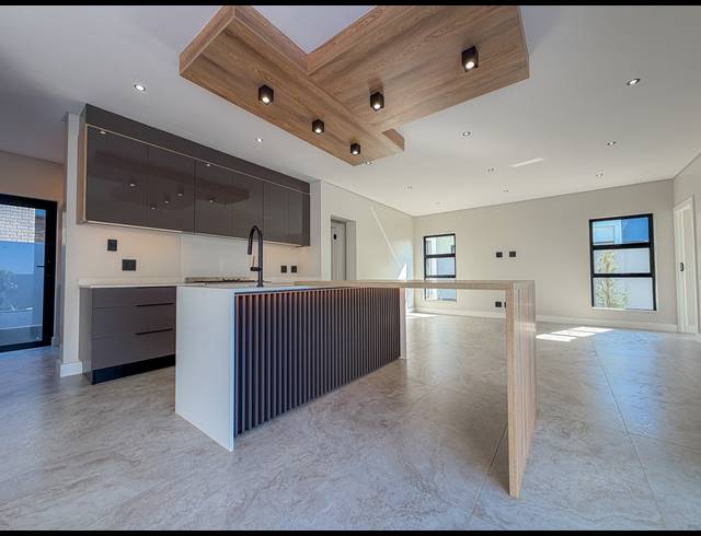4 BEDROOM FREESTANDING FOR SALE IN FOUNTAINBROOK ESTATE